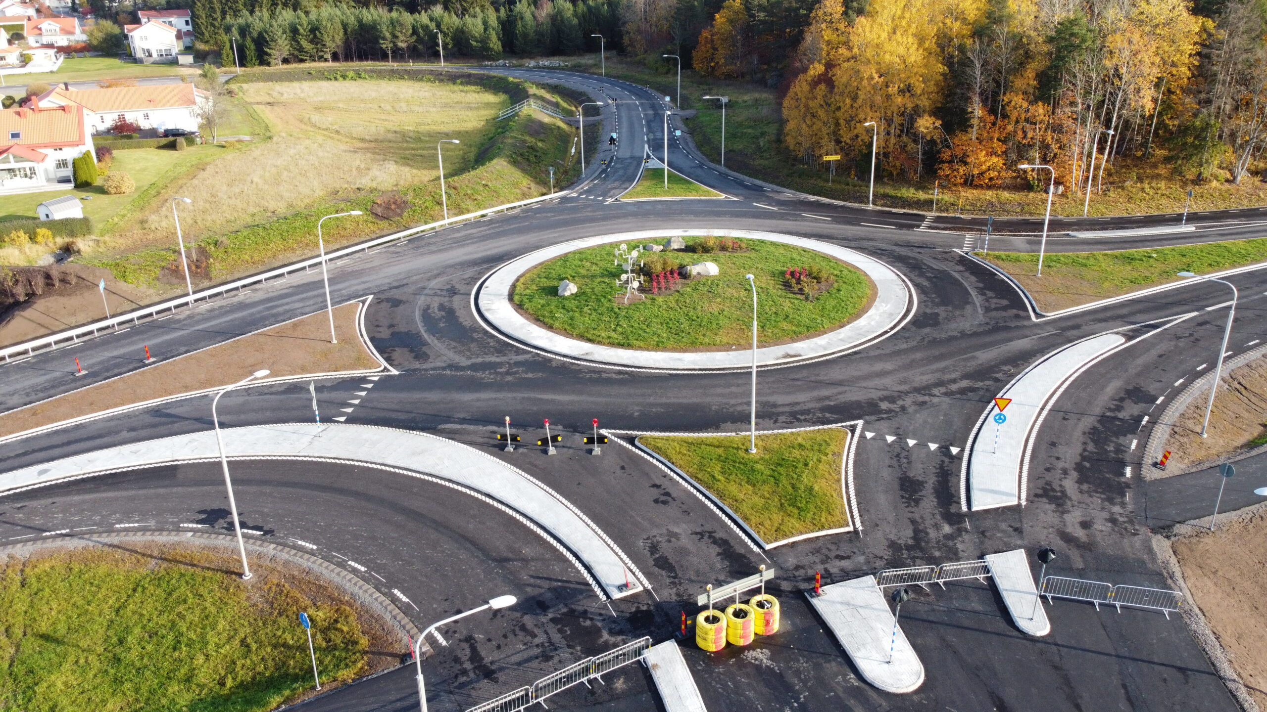 I projektet Anslutning Södra Gunsta hanterar vi utmaningar både över och under grundvattenytan